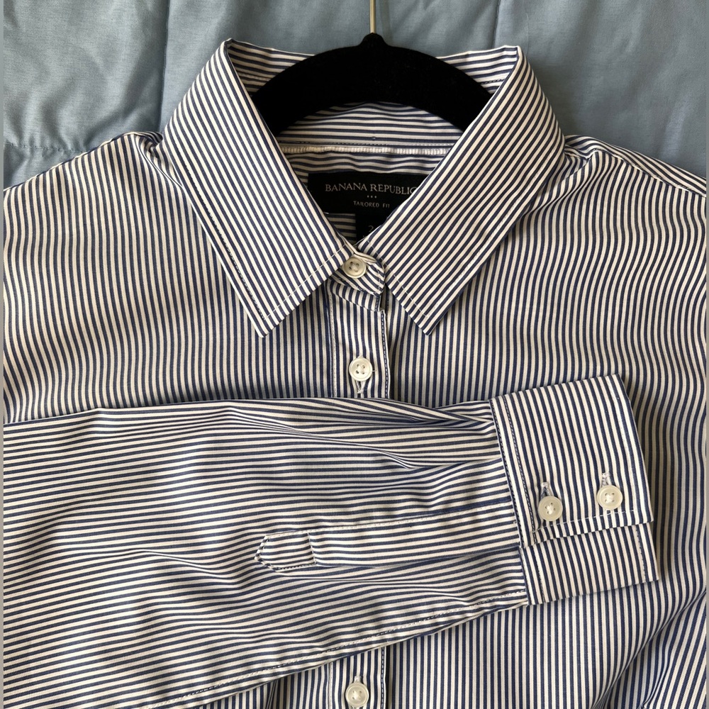 Banana republic, size 2, grayish blue striped blouse, tailored fit, brand new
